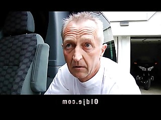 schoonheid blond pijpbeurt bus dubbele penetratie neuken oma sappig